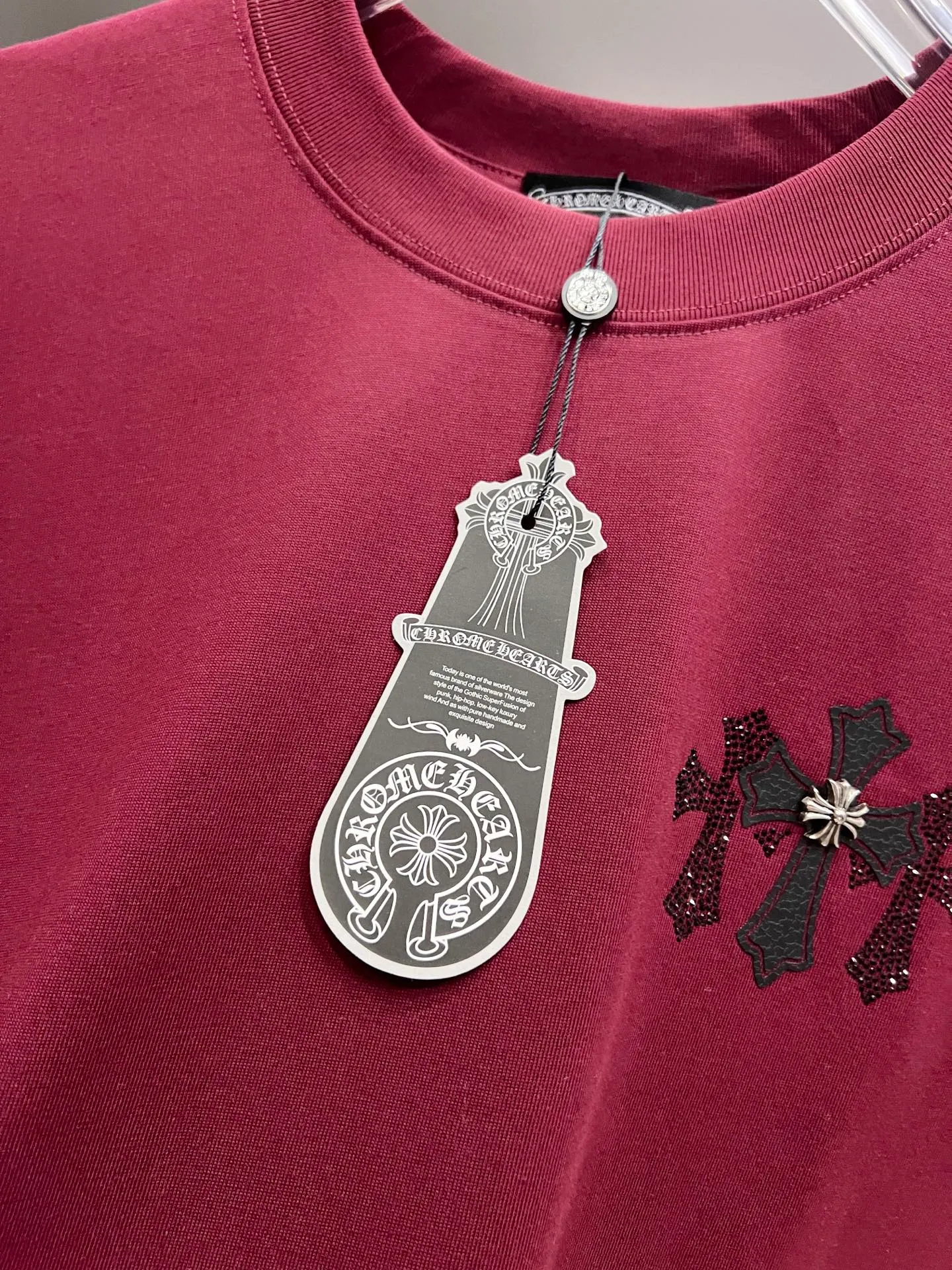 🅿️190 CH Crow 2025 Autumn and Winter New Short-sleeved T-shirt Cross leather craft Customized hardware metal + Middle Eastern Australian diamond design craft The real thing is great🔥Same style for men and women, loose version Size S M L XL XXL Five sizes Black White Angora Red
